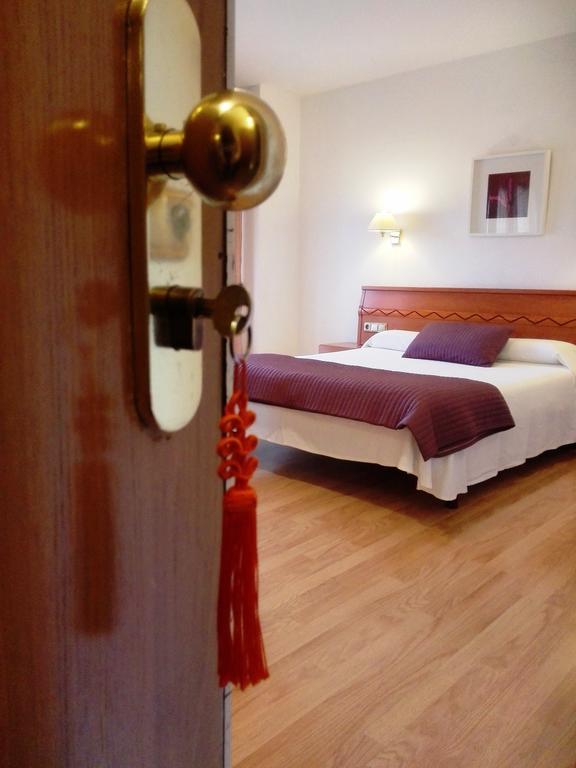 Hotel Porta D'Alella Bagian luar foto