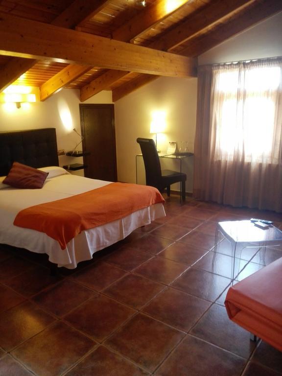 Hotel Porta D'Alella Bagian luar foto