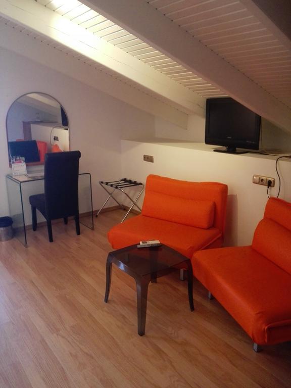 Hotel Porta D'Alella Bagian luar foto